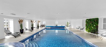 Hunter Oak Retreat, Indoor heated pool, Sauna, Hot Tub Sleeps 30