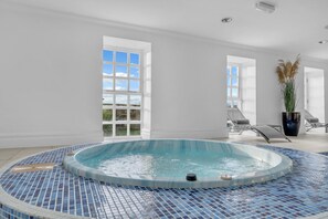 Interior - Hunter Oak Retreat, Indoor heated pool, Sauna, Hot Tub Sleeps 30 (Burnley)