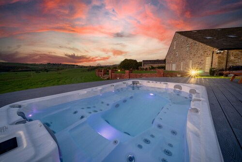 Hunter Oak Retreat, Indoor heated pool, Sauna, Hot Tub Sleeps 30