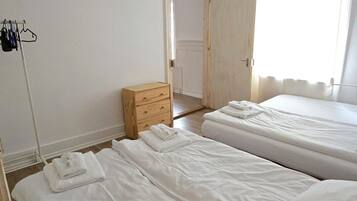 2 slaapkamers, reisbedje, wifi, beddengoed