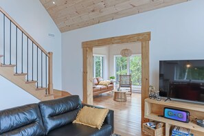 TV, fireplace - Brand New with Spa - Horizon Des Coteaux (Lanaudière)