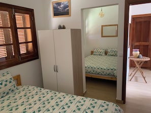 5 bedrooms, WiFi, bed sheets