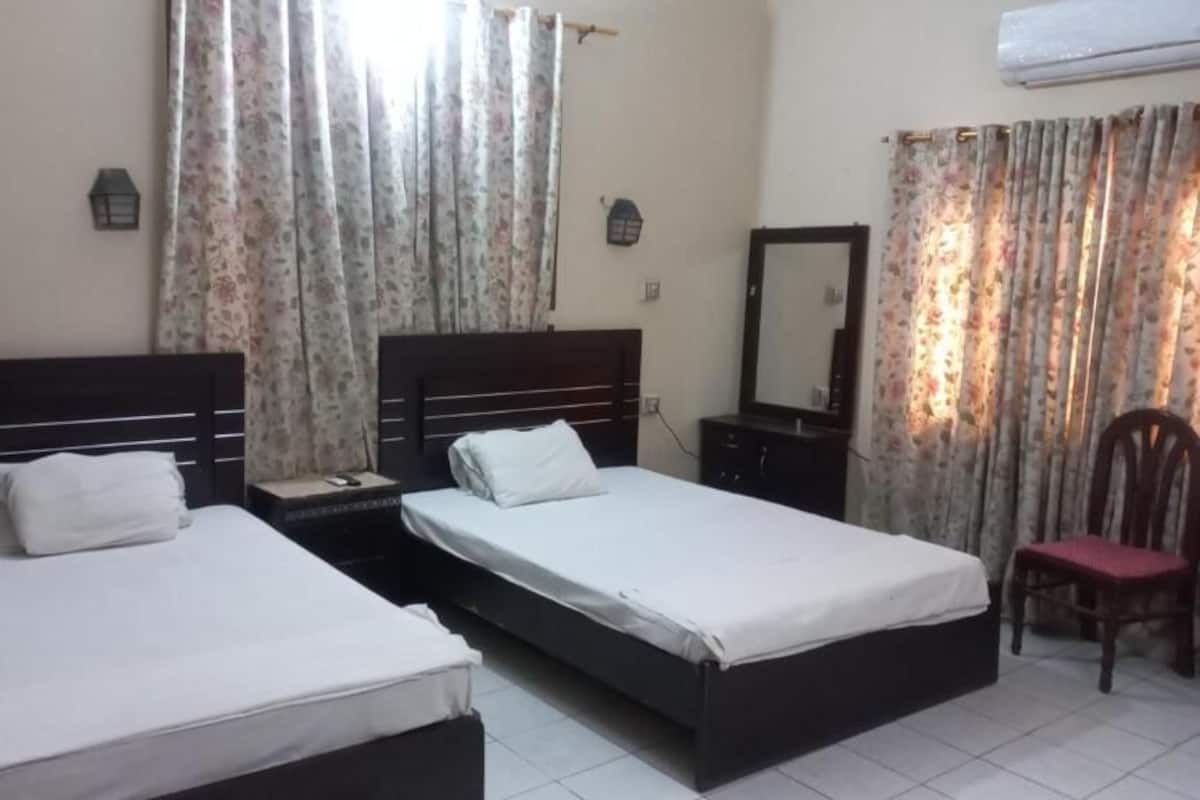 Deluxe Double Room | Soundproofing, iron/ironing board, free WiFi