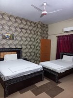 Deluxe Double Room | Soundproofing, iron/ironing board, free WiFi