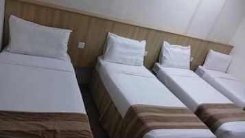 Quadruple Room | In-room safe, iron/ironing board, free WiFi