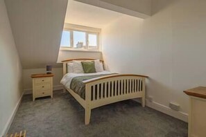 2 soverom, strykejern/-brett, reiseseng for barn og wi-fi