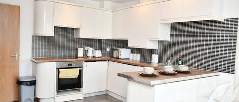 Appartamento | Cucina privata | Frigorifero, microonde, forno, piano cottura