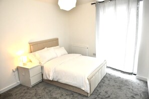 Apartment | 2 Schlafzimmer, Bügeleisen/Bügelbrett, kostenloses WLAN, Bettwäsche