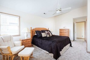 4 Schlafzimmer, Schreibtisch, Bügeleisen/Bügelbrett, WLAN