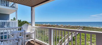 Infinity Summer, Oceanfront Retreat