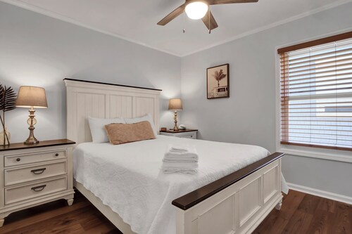 Infinity Summer, Oceanfront Retreat