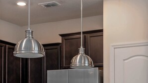Private kitchen - Townhouse w/ pool & resort water park (Davenport)