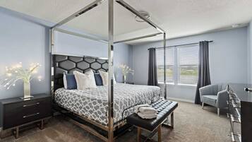 5 slaapkamers, een bureau, een strijkplank/strijkijzer, wifi