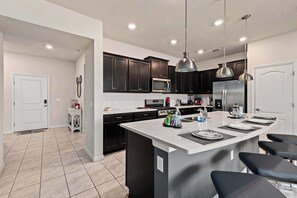 Fridge, microwave, oven, stovetop - Townhouse w/ pool & resort water park (Davenport)