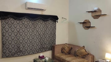 Deluxe Double Room | Soundproofing, iron/ironing board, free WiFi