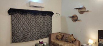 Deluxe Double Room | Soundproofing, iron/ironing board, free WiFi