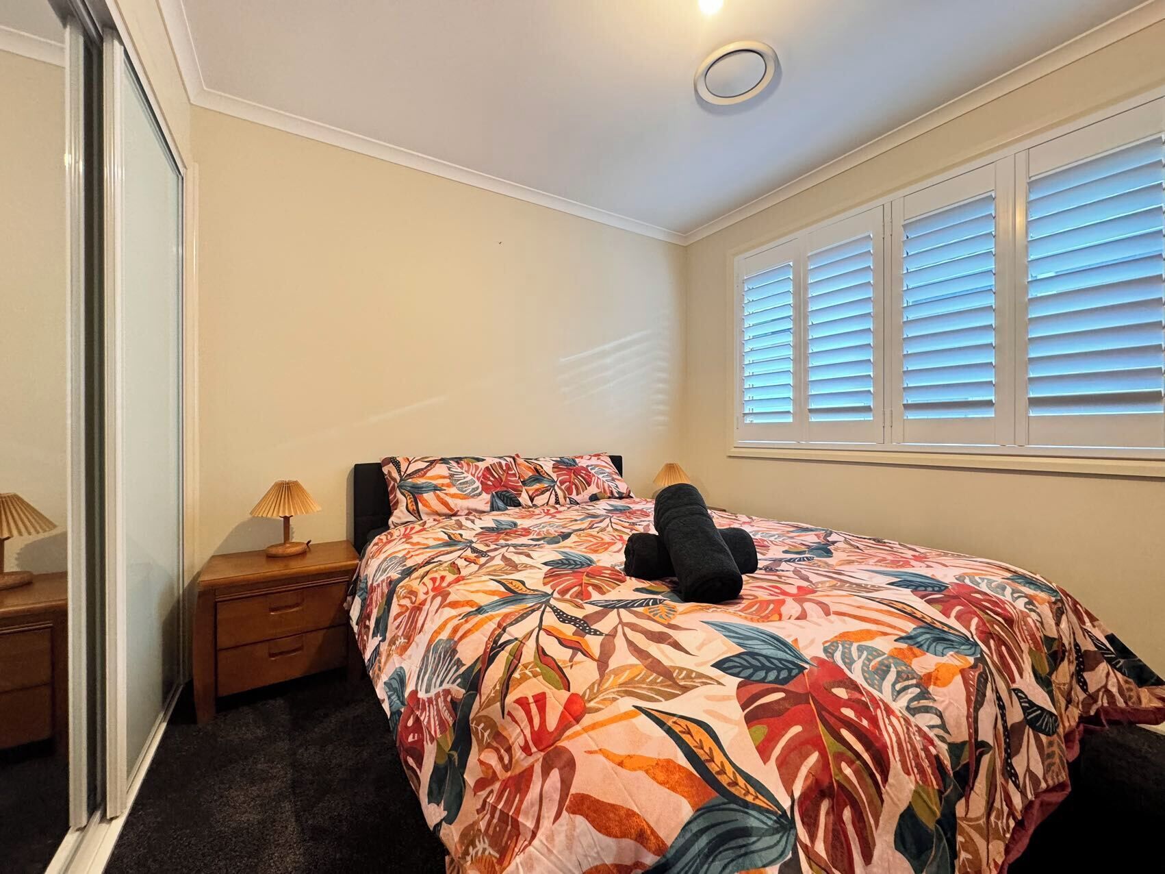 Bedroom 2: 1 queen-size bed/wardrobe