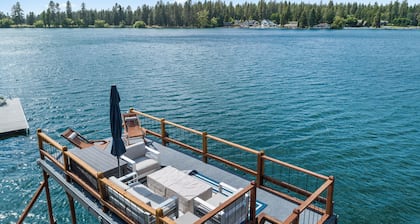 Waterfront Retreat | Kayaks | Beach & Elevated Lakeview Deck