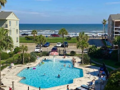 Clair's Getaway-Coastal Condo with a Gorgeous Beach and Pool View!