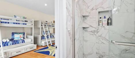 3 Schlafzimmer, Bügeleisen/Bügelbrett, Reisekinderbett, kostenloses WLAN