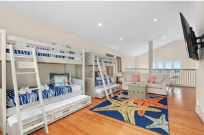 3 slaapkamers, een strijkplank/strijkijzer, reisbedje, gratis wifi