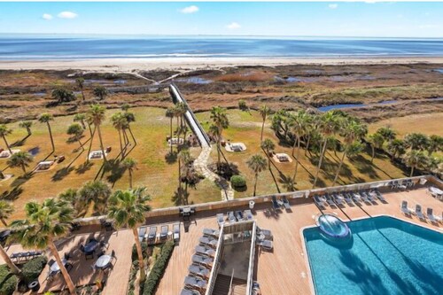 New Listing! Beachfront 7th floor condo with marvelous, shared resort amenities!