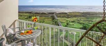 NEW LISTING! "Beachfront Sunrise" BEACHFRONT CONDO, Fun Amenities!