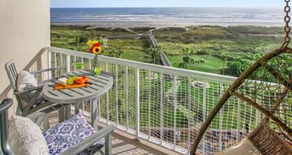 NEW LISTING! "Beachfront Sunrise" BEACHFRONT CONDO, Fun Amenities!
