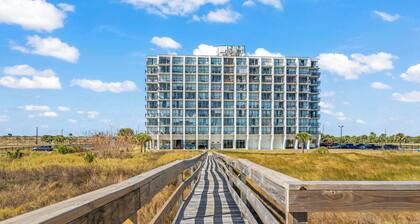 9th Floor-Beachfront!! Studio Condo, Private Balcony