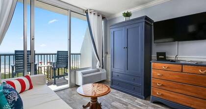 9th Floor-Beachfront!! Studio Condo, Pool, Private Balcony