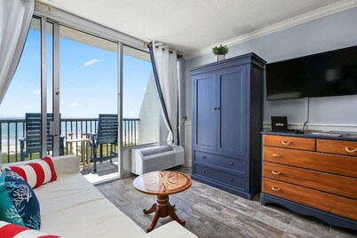9th Floor-Beachfront!! Studio Condo, Pool, Private Balcony