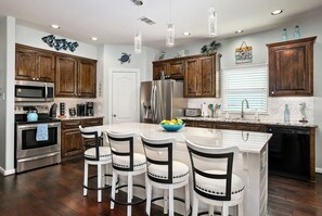 冰箱、微波炉、烤箱、炉灶