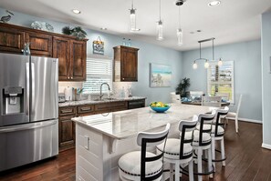 冰箱、微波炉、烤箱、炉灶