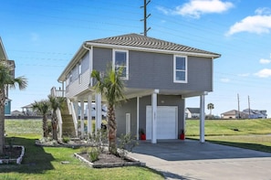 Exterior - Lagunita! Easy Beach Access & Water Views! (Galveston)