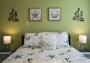 2 bedrooms, travel cot, WiFi, bed sheets
