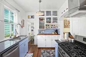 Fridge, microwave, oven, stovetop - Welcome to "The Sunrise Inn!" (Galveston)