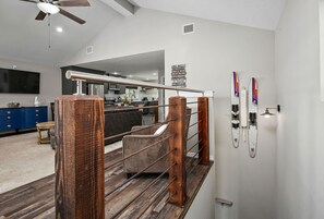 TV, ping pong - SUNSET COVE #2 - LAKEFRONT RETREAT WITH SPECTACULAR SUNSET VIEWS!!! (Livingston)