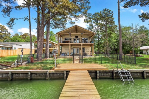 Sunset Cove #1 - Lakefront Retreat, Waterfront with Spectacular Sunset Views!