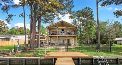 Sunset Cove #1 - Lakefront Retreat, Waterfront with Spectacular Sunset Views!