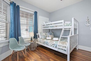 2 chambres, fer et planche à repasser, Wi-Fi gratuit, draps fournis