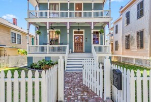 Exterior - Welcome to The Blue Owl! (Galveston)