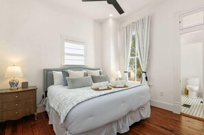 4 habitaciones, tabla de planchar con plancha y cuna de viaje 