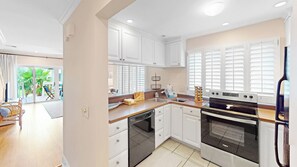 Fridge, microwave, oven, stovetop - Mariners Walk 6A: Beautiful Dual-Level Condo with Easy Pool+Beach Access (Isle of Palms)