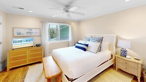 2 bedrooms, iron/ironing board, WiFi, bed sheets - Mariners Walk 6A: Beautiful Dual-Level Condo with Easy Pool+Beach Access (Isle of Palms)