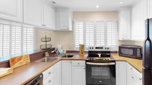 Fridge, microwave, oven, stovetop - Mariners Walk 6A: Beautiful Dual-Level Condo with Easy Pool+Beach Access (Isle of Palms)