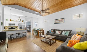 TV, offices - Resort Pool, Outdoor Dining & Comfort - Blue Wave (Port Aransas)