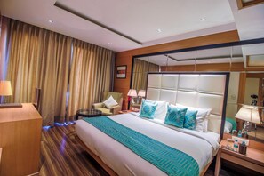 Deluxe Double Room | In-room safe, desk, laptop workspace, blackout drapes