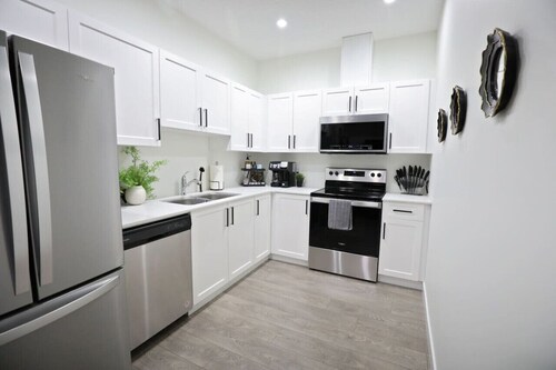 Elegant Escape w/King Bed|Long Stays|WEM|Disney+