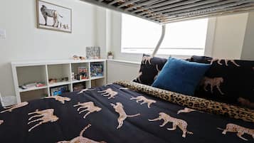 4 bedrooms, desk, iron/ironing board, free WiFi