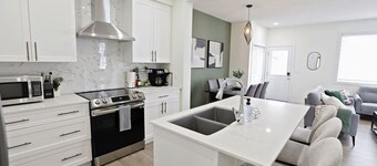 Elegant Retreat w/King Beds|Golf|Disney+|Near WEM